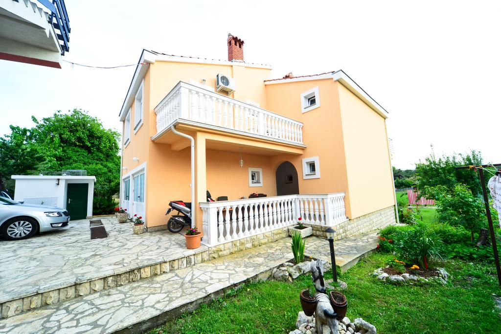 Apartments Valentina Petrcane Exterior photo