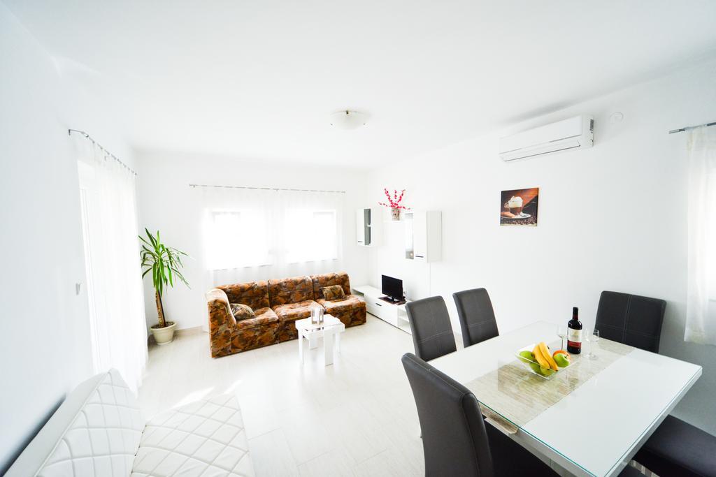 Apartments Valentina Petrcane Exterior photo